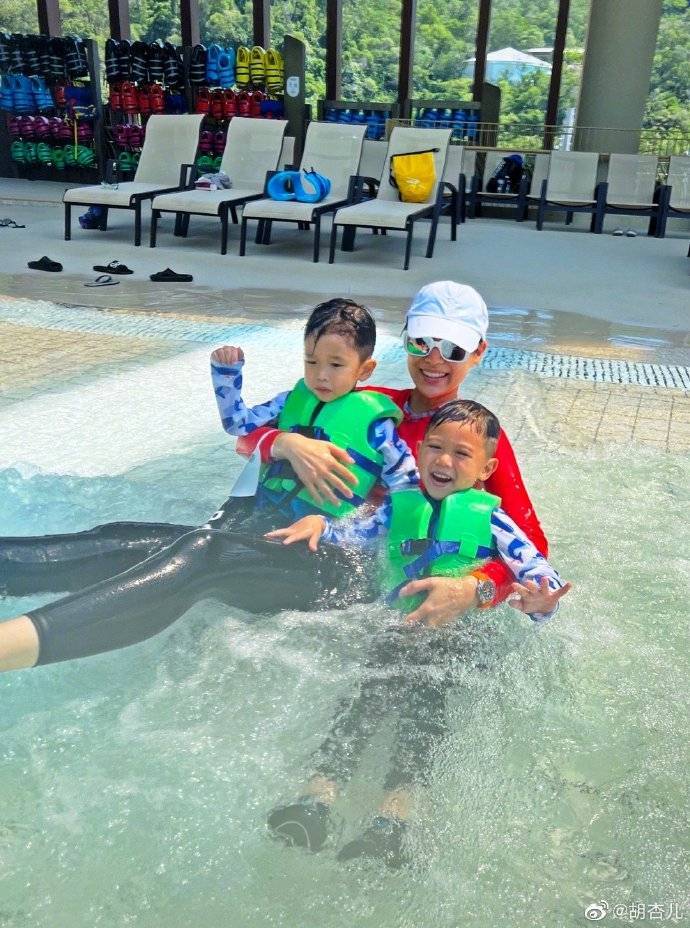 姐妹郊外集体照旅游的说说_姐妹郊游唯美句子_姐妹郊外旅游集体照