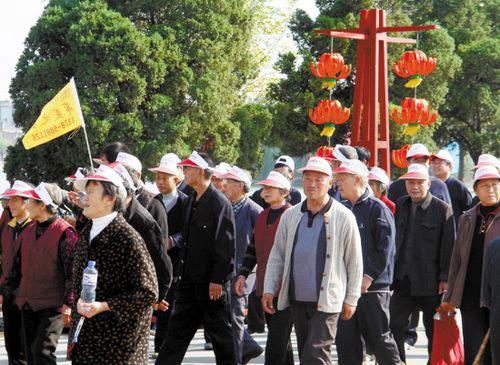 旅游团坑人套路_现在旅游团有什么套路吗_旅游团骗术