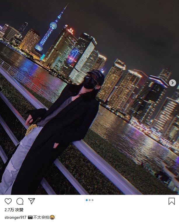 晒情侣旅游照片文案_晒情侣旅游照片的说说_情侣旅游晒照片
