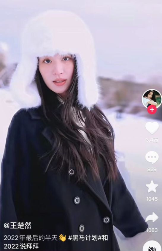 晒情侣旅游照片文案_晒情侣旅游照片的说说_情侣旅游晒照片