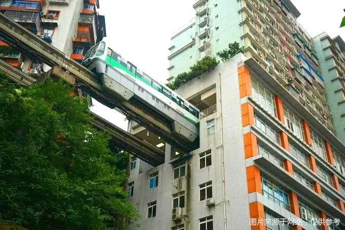 火爆的旅游景点_旅游景点爆满_国内爆火的旅游景点