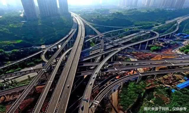 火爆的旅游景点_旅游景点爆满_国内爆火的旅游景点