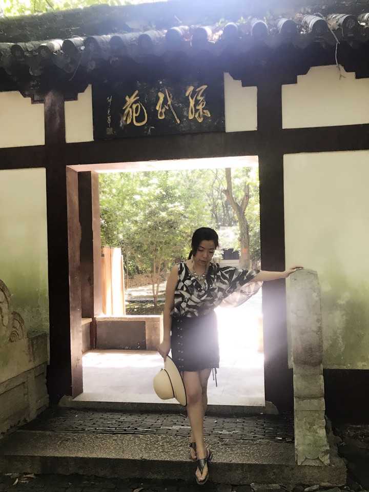 旅游集体照的姿势大全_六人旅游集体照拍照姿势_姿势拍照集体照旅游人怎么拍