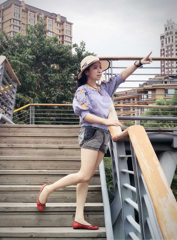 姿势拍照集体照旅游人怎么拍_六人旅游集体照拍照姿势_旅游集体照的姿势大全