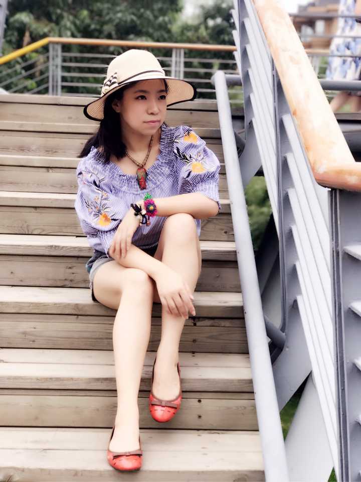 姿势拍照集体照旅游人怎么拍_六人旅游集体照拍照姿势_旅游集体照的姿势大全
