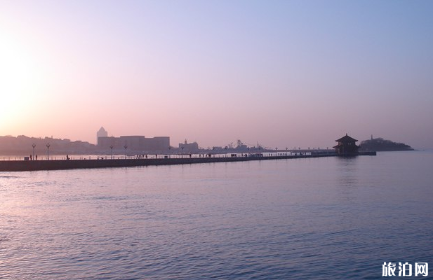 ​2023年​栈桥旅游攻略 - 地址 - 门票价格 - 交通 - 天气 - 电话 - 简介 - 开放时间