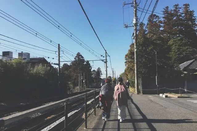 情侣旅游海边滤镜_海边情侣装照片_情侣海边旅游朋友圈文案怎么写