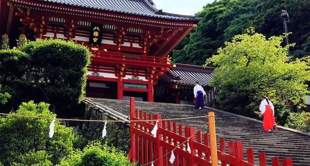 海边情侣装照片_情侣海边旅游朋友圈文案怎么写_情侣旅游海边滤镜