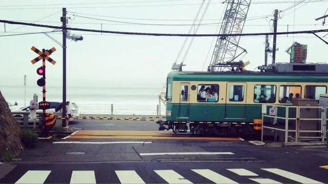 海边情侣装照片_情侣旅游海边滤镜_情侣海边旅游朋友圈文案怎么写